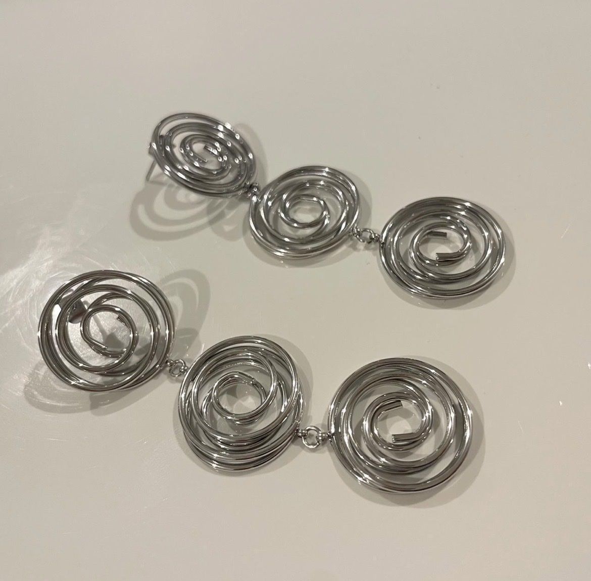 Orecchini pendenti & Orecchini a lobo: SILVER STAINLESS STEEL SPIRAL DROP EARRINGS – Nuovo (secondo la descrizione) da Genève venduto da toandfrom 1