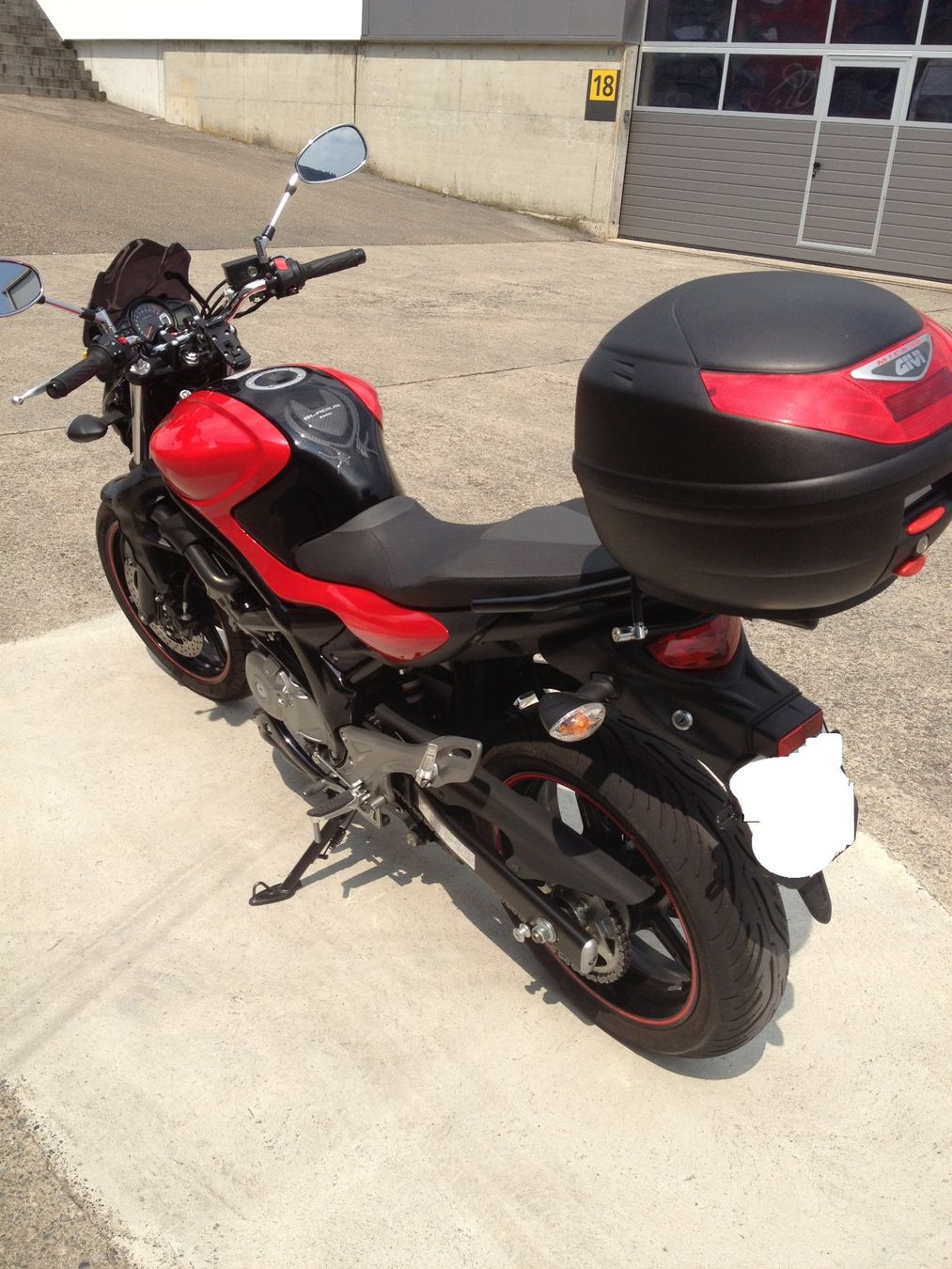 Suzuki Strada: Suzuki Gladius 650 Top zustand – Usato da Rickenbach LU venduto da Hulibu 4