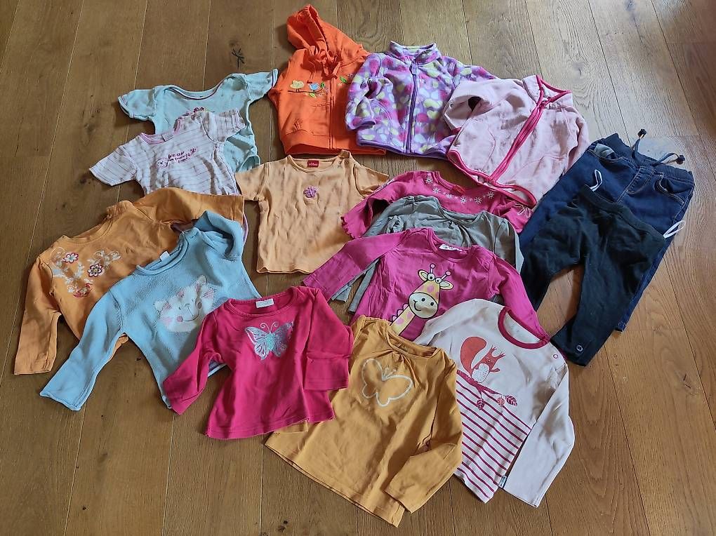 Lotti & Set di vestiti: Kleiderpaket Grösse 80 – Usato da Igis venduto da Ricema