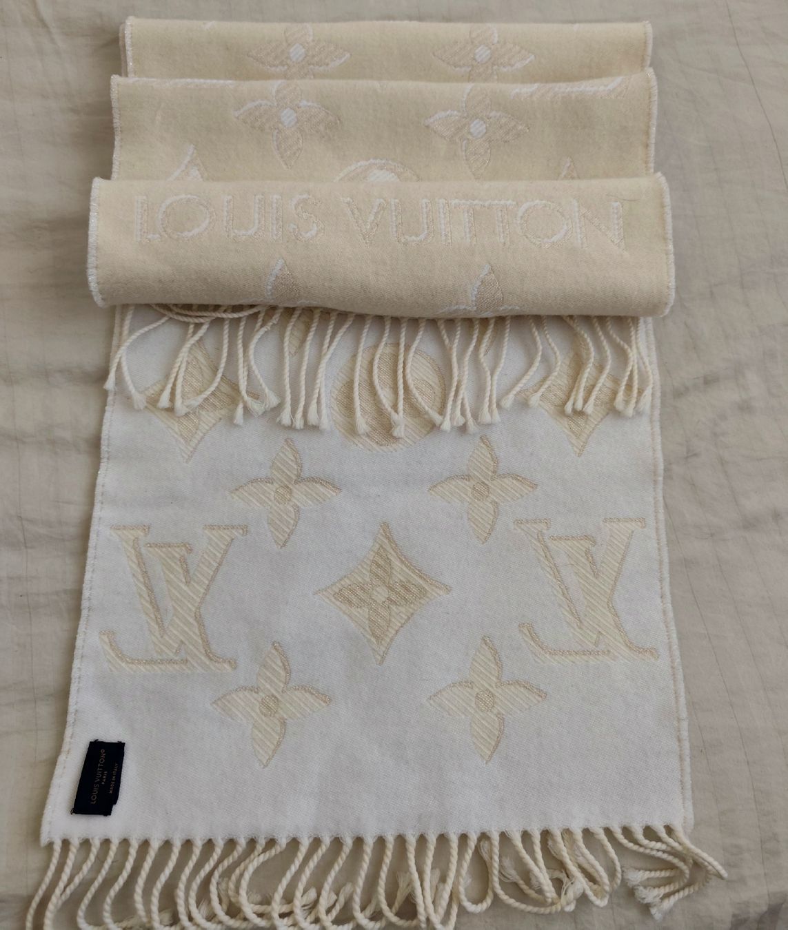 Louis Vuitton Foulards & écharpes: Écharpe Louis Vuitton essential – Neuf (Voir description) à Martigny par Seuph-g23 3