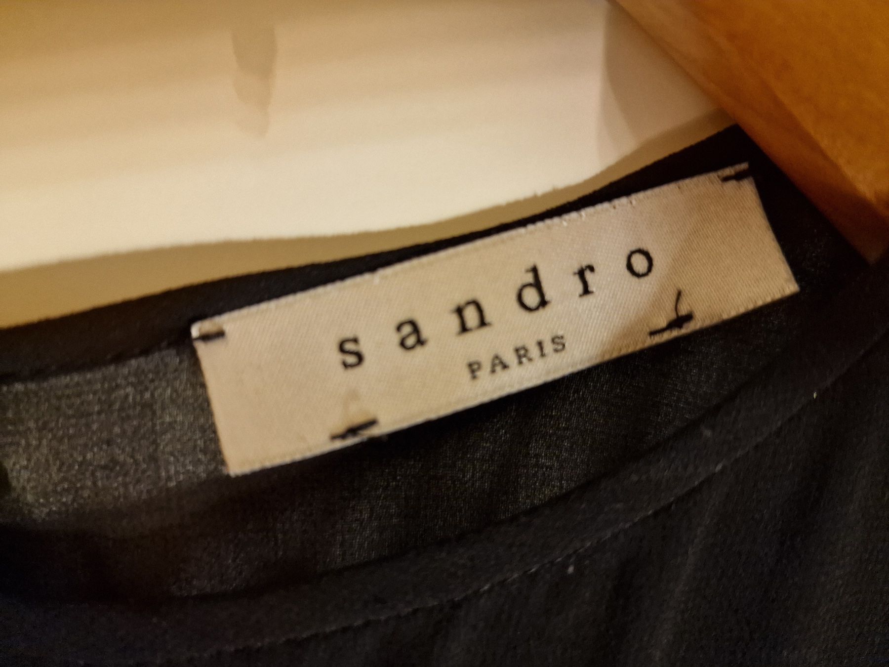 Top: Sandro Paris Top Schwarz mit Mesh & Schösschen – Usato da Zollikerberg venduto da Josan 2