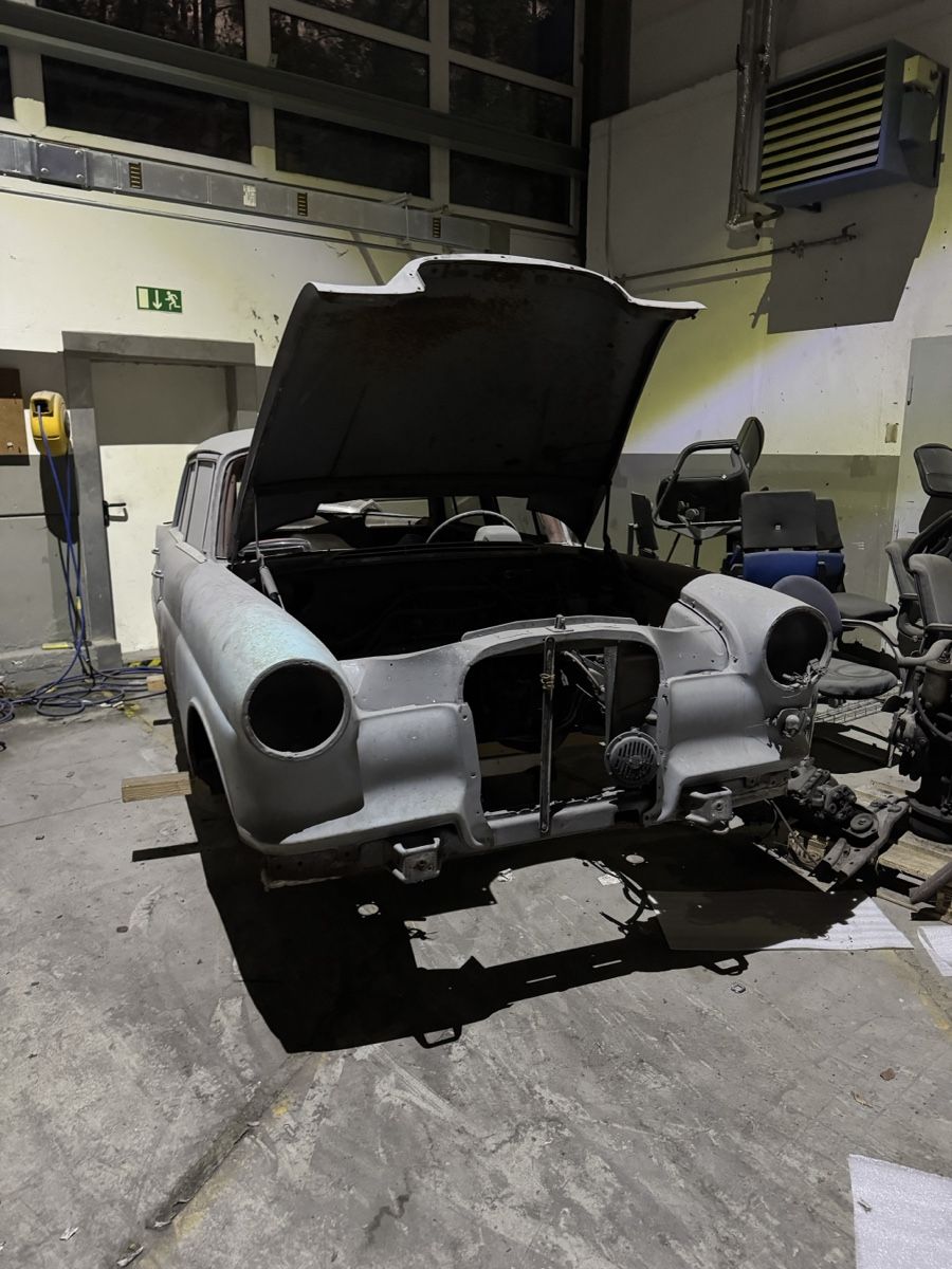 Mercedes-Benz Autos: Oldtimer Mercedes 200 D   – Défectueux à Oensingen par tri_n9r7