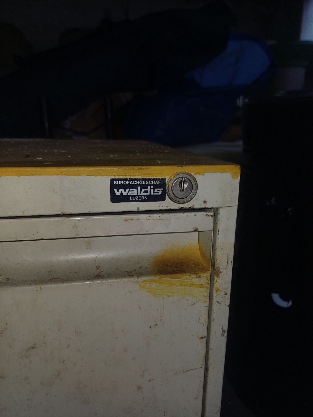Armadi: Kleiner BIGLA Blechschrank  – Difettoso da Wangenried venduto da Recycler94 2