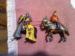 Zwei SCHLEICH Ritterfiguren auf Pferden!! VINTAGE