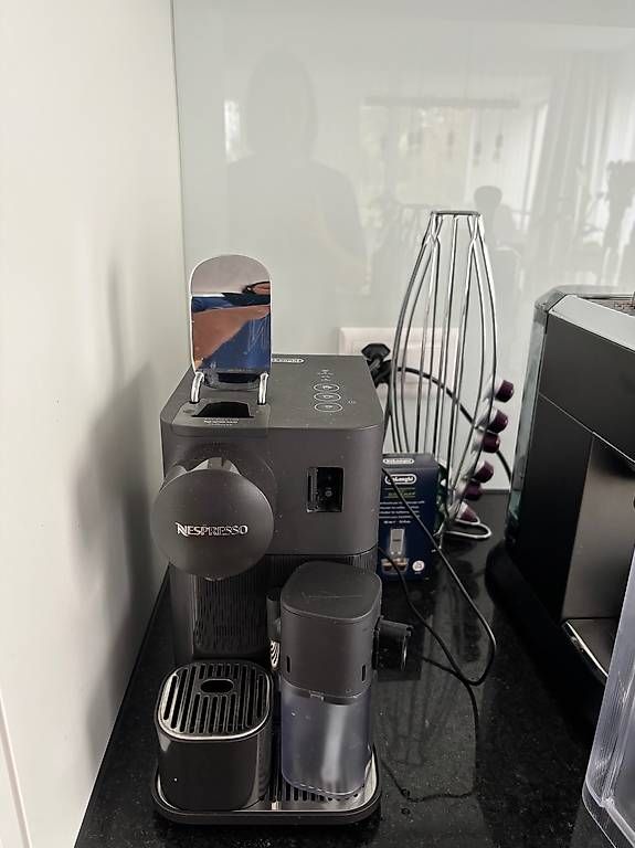 Kaffeemaschinen & Espressomaschinen: DELONGHI NESPRESSO Kapselkaffeemaschine – Gebraucht aus Frauenfeld von ela_5bg2 1