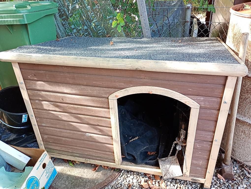 Liege- & Schlafplätze: Hundehütte  – Gebraucht aus Gelterkinden von leo_9z8m