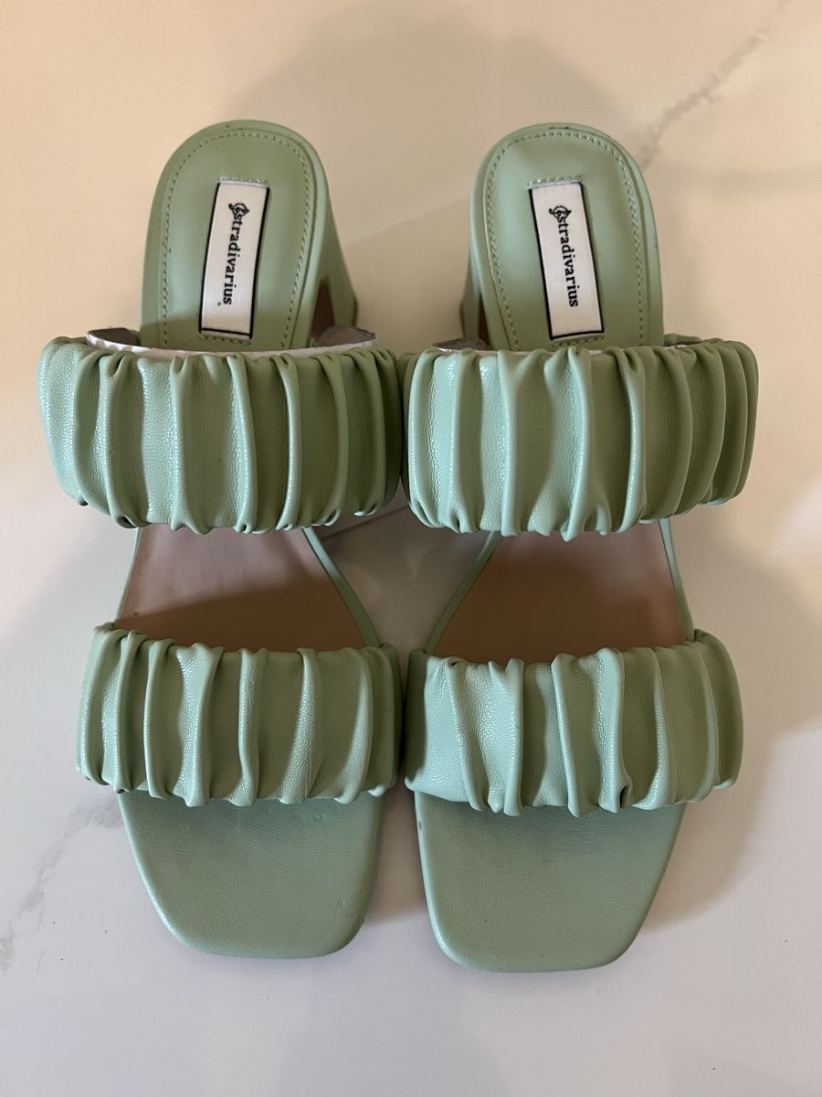 Stradivarius Scarpe da donna: Sandalo Stradivarius verde – Nuovo (secondo la descrizione) da Sonvico venduto da gborella