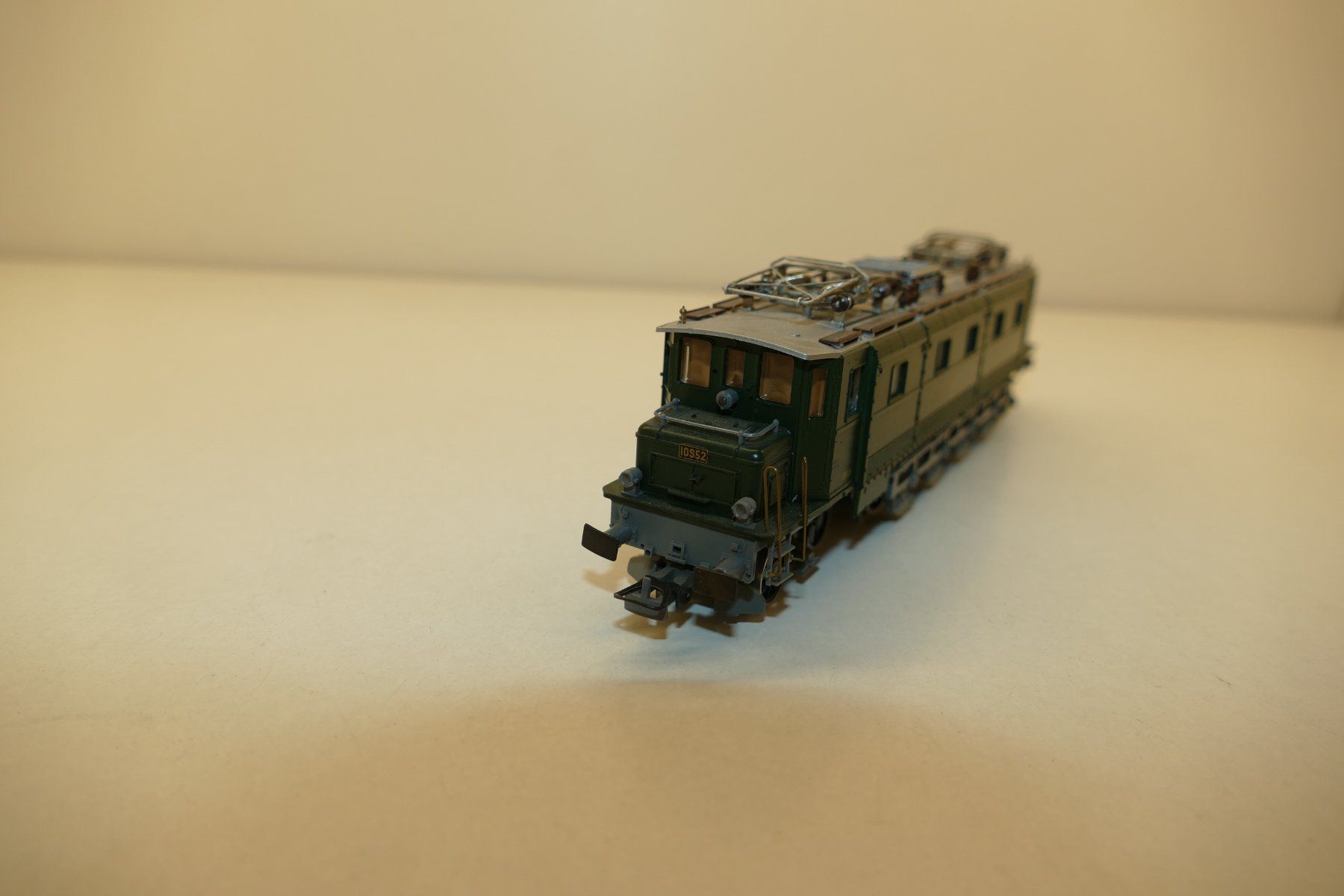 Liliput Modellini di ferrovie: Liliput H0: SBB Elektrolok Ae 4/7 – Usato da Niederhasli venduto da rail-duerst 4