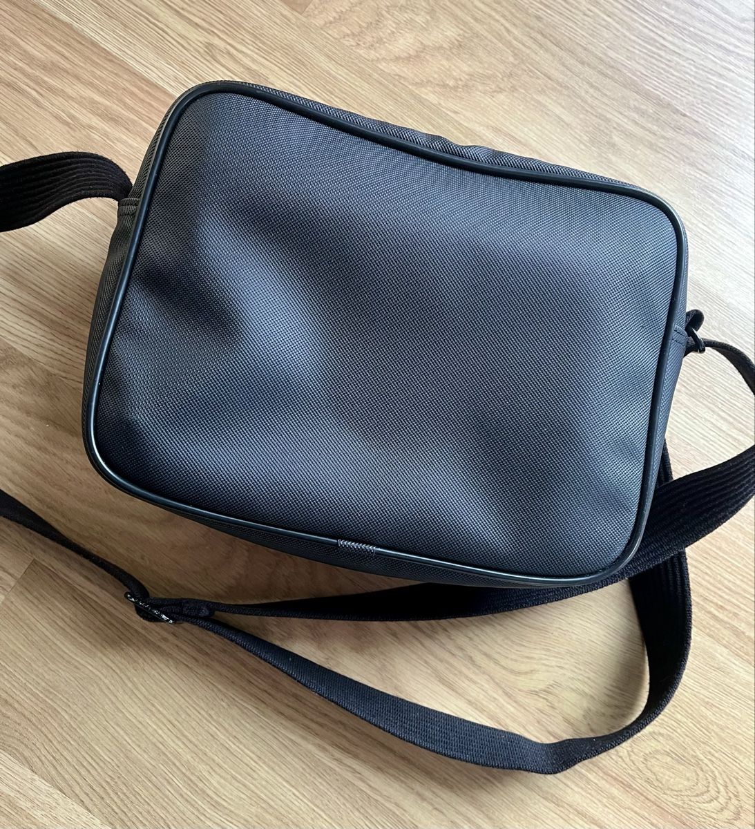 Lacoste Altro in  Abbigliamento & Accessori: Sacoche Lacoste – Usato da Biel/Bienne venduto da Teric22 2