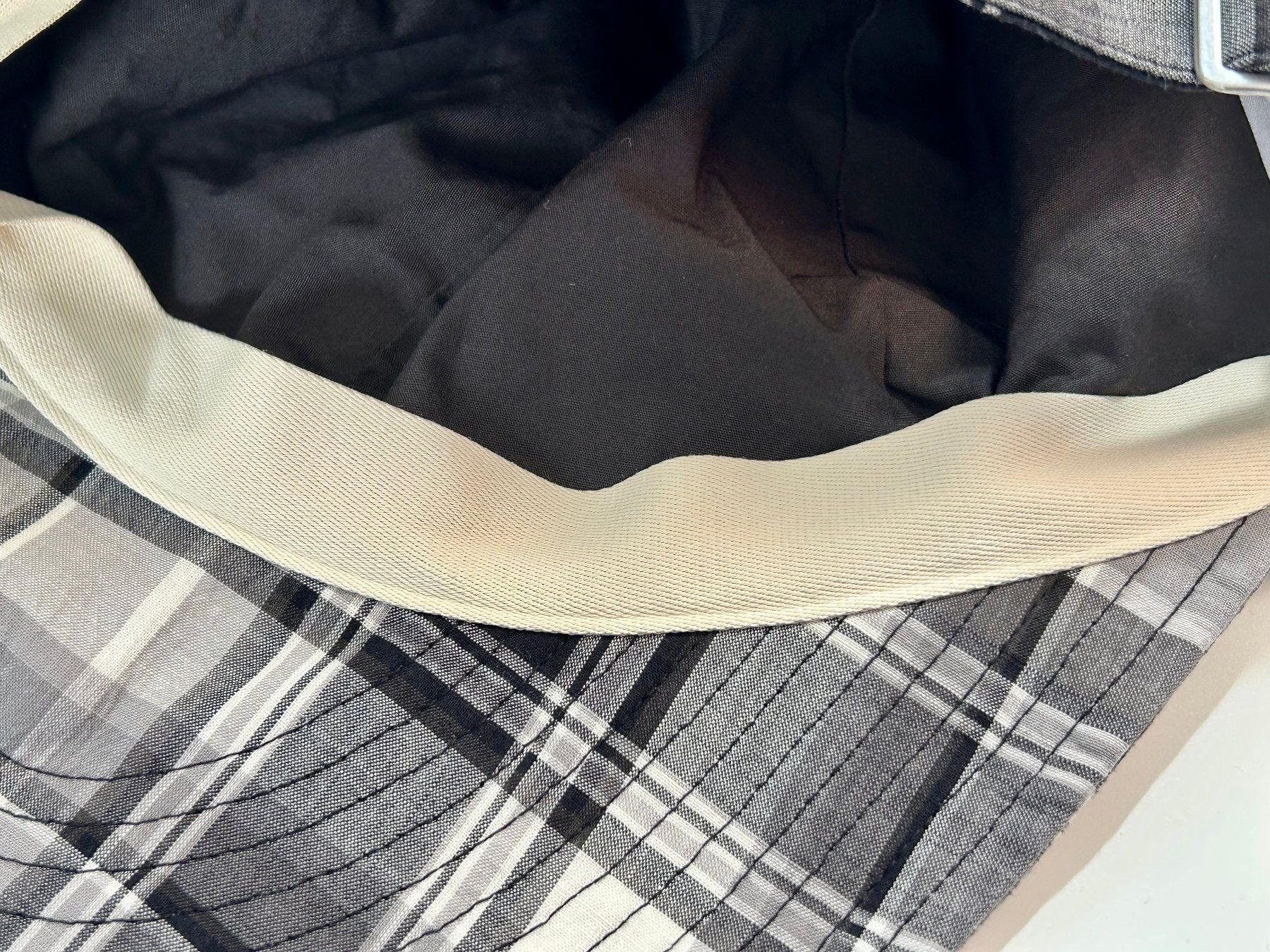Copricapi, berretti & cappellini: Uniqlo C / Sommerhut – Usato da Dietlikon venduto da Mankai 8