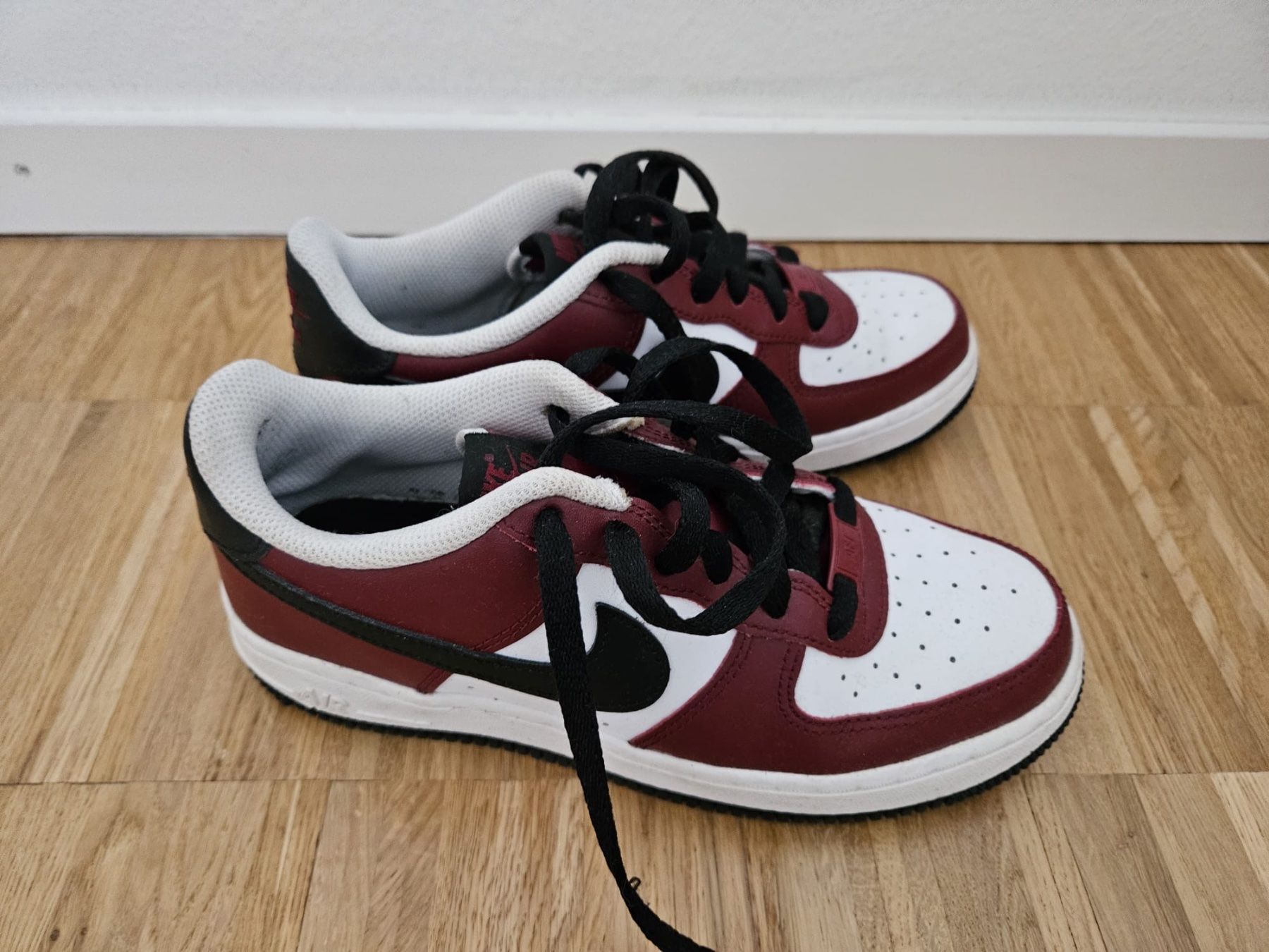 Nike Scarpe da uomo: Nike taille 37.5 – Nuovo (secondo la descrizione) da Genève venduto da Lalafanny66