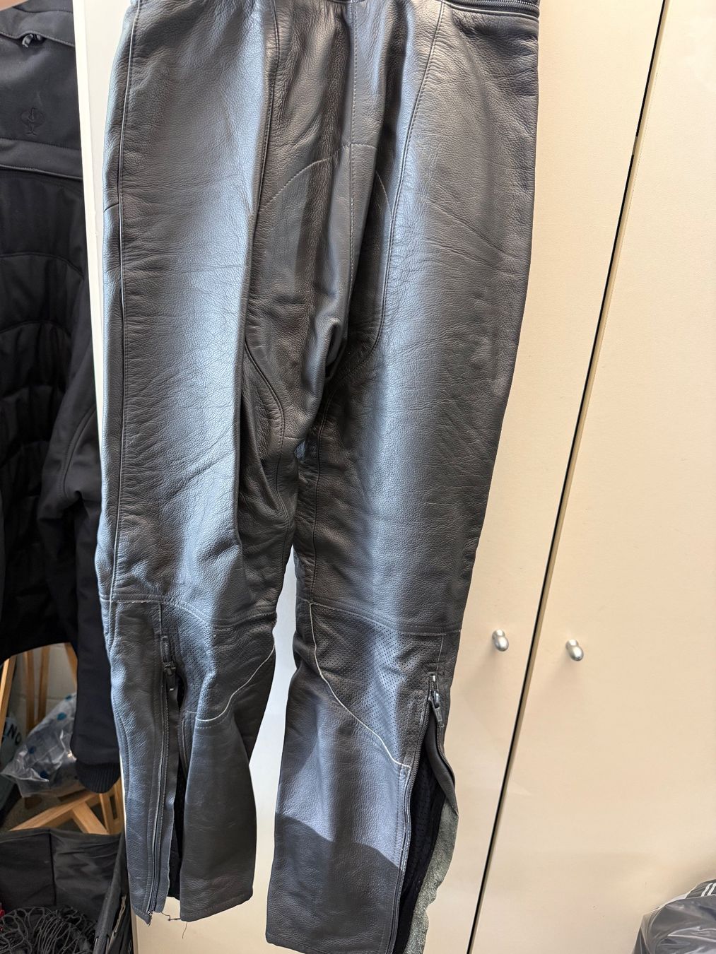 Dainese Pantaloni: Dainese Motorrad Lederhose – Usato da Richterswil venduto da Furia07 1