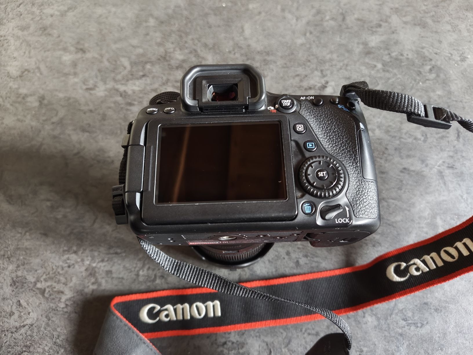 Canon Fotocamera: Canon EOS 80D Kit with lens, flash and tripod – Usato da Kilchberg ZH venduto da henser 3