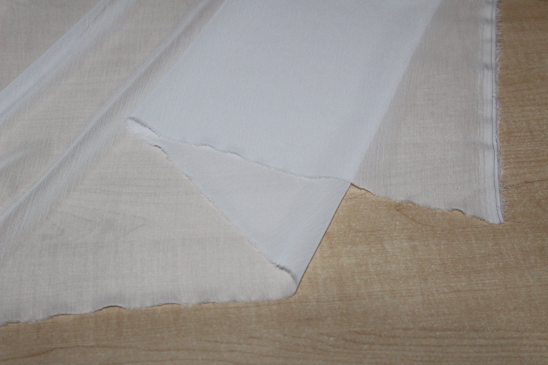 Tessuti: Stoff Kleiderstoff Crepe transparent weiss – Nuovo (secondo la descrizione) da Obfelden venduto da solomon111 2