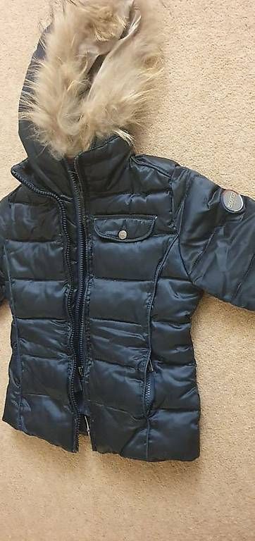 Jacken & Mäntel: Bella giacca blu scuro per bambina 5-6 anni – Gebraucht aus Balerna von cri_7ghl