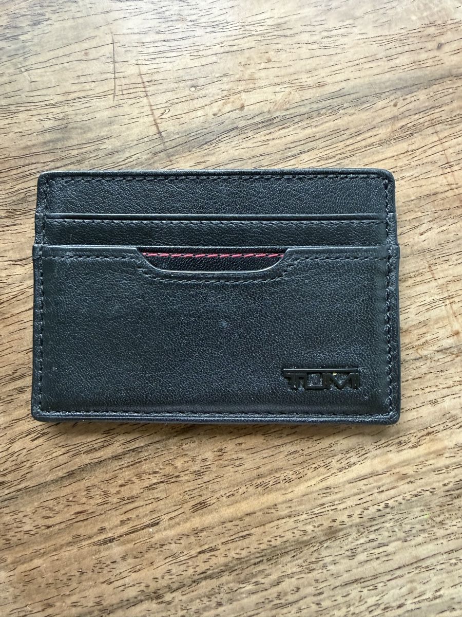 Tumi Portafogli: Tumi Black Leather Slim Card Holder with ID Window – Usato da Einsiedeln venduto da Fiolio