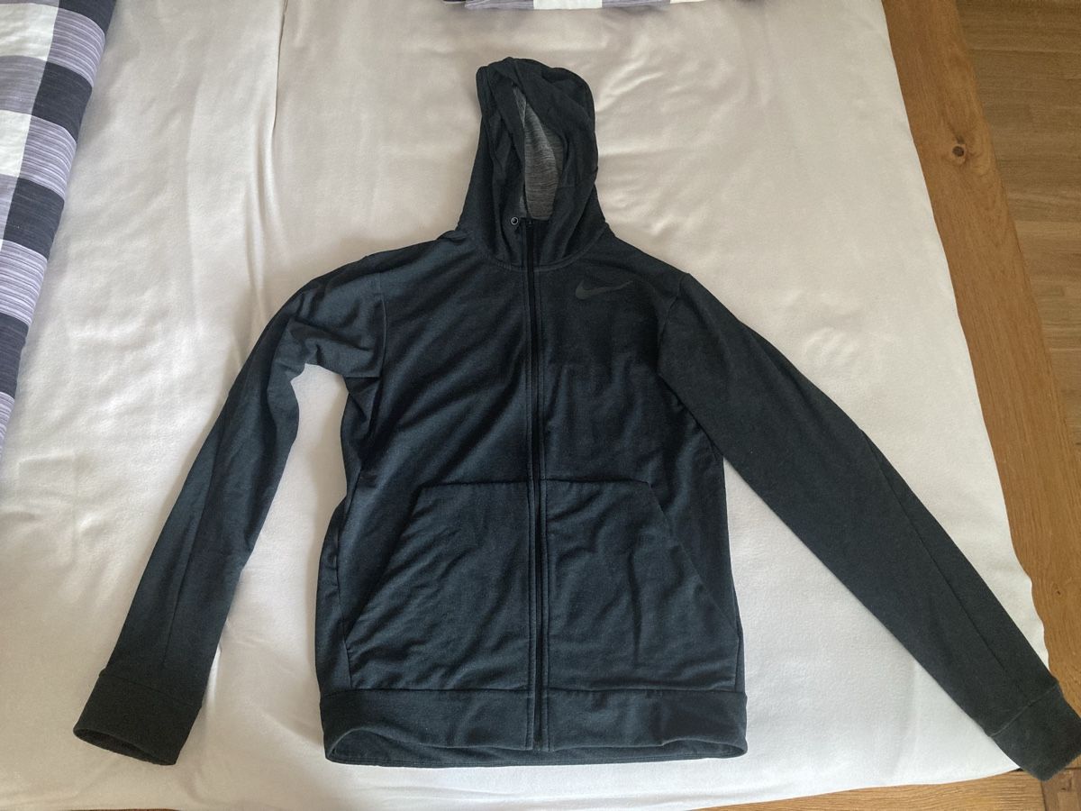 Nike Giacche: Nike Dri-Fit Trainingsjacke Gr. S Dunkelgrau – Usato da Staad SG venduto da gab_7dr9