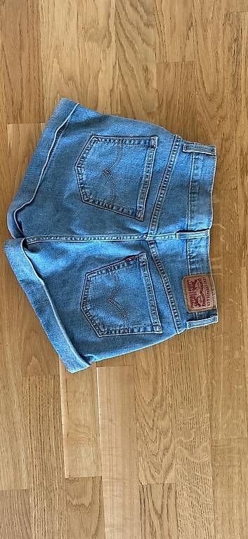 Jeans: Shorts Levi's 26 – Gebraucht aus Bern von Salamander86