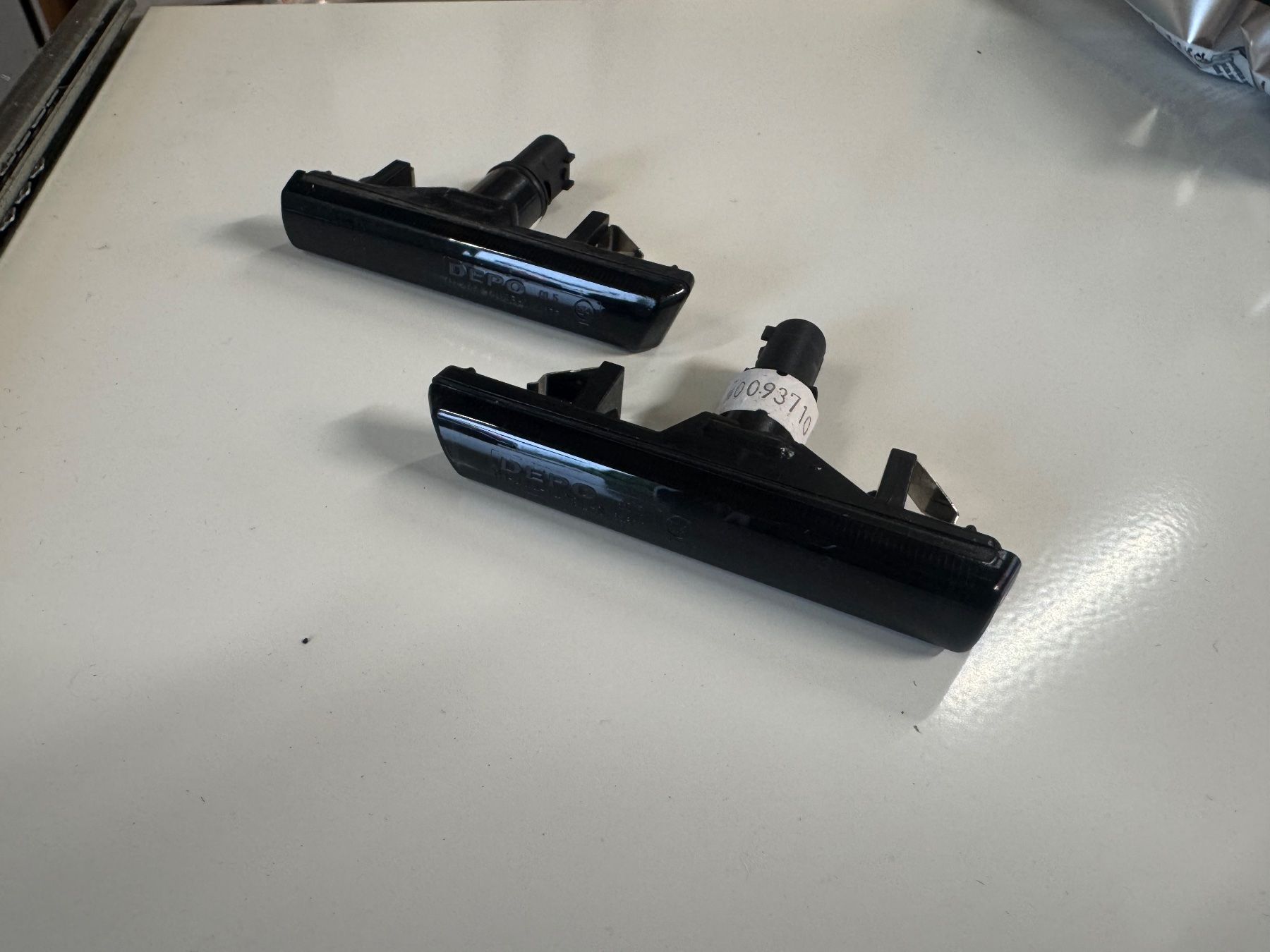 BMW Tutti pezzi di ricambio auto: BMW 7er E38 Seitenblinker Blacked Out – Usato da Frauenfeld venduto da can_touch_this 2