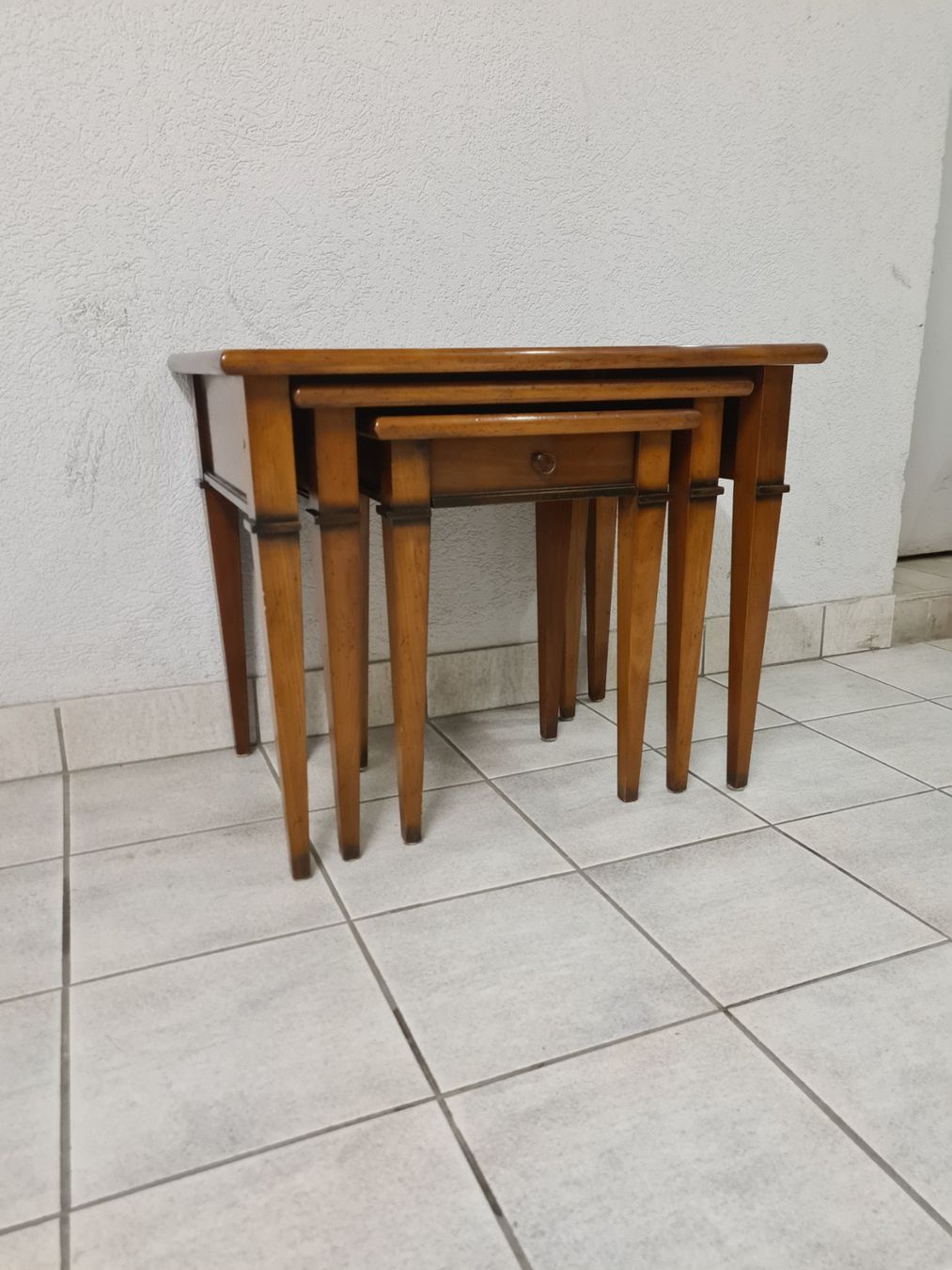 Tavoli: Petite table qui ce range les une sur les autres – Usato da Monthey venduto da 187-zeroo 7