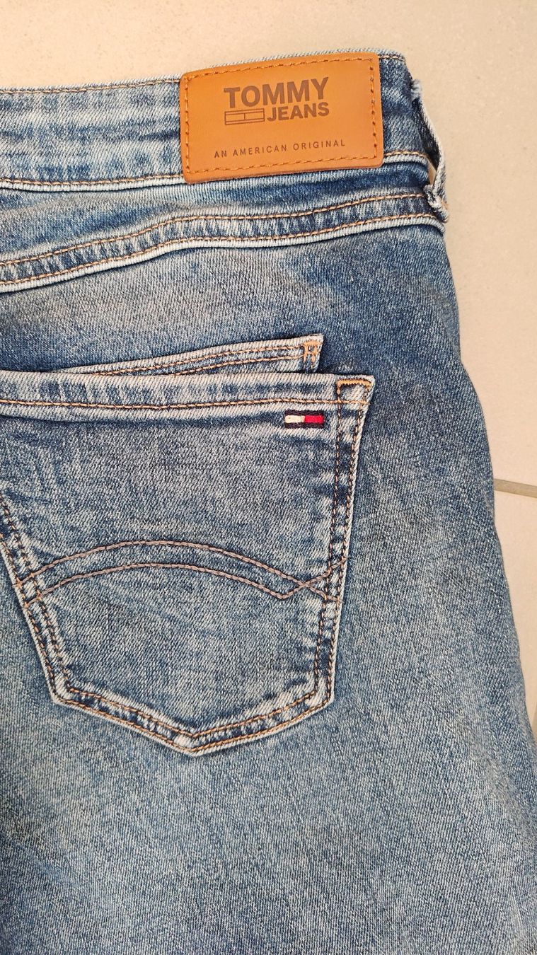 Tommy Hilfiger Jeans: Jeans – Usato da Oberkulm venduto da deb_wvs9 3