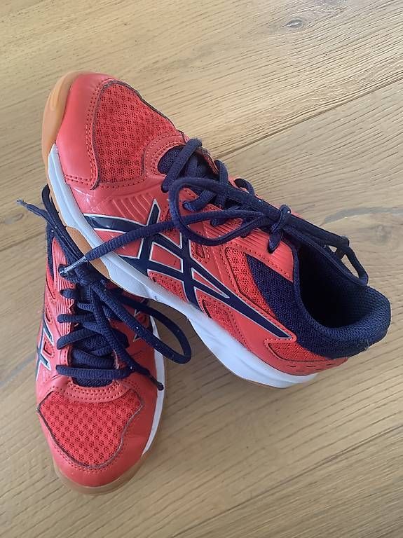 Chaussures garçon: Hallenturnschuhe Asics Grösse 32.5 – D'occasion à Otelfingen par che_26d5 1