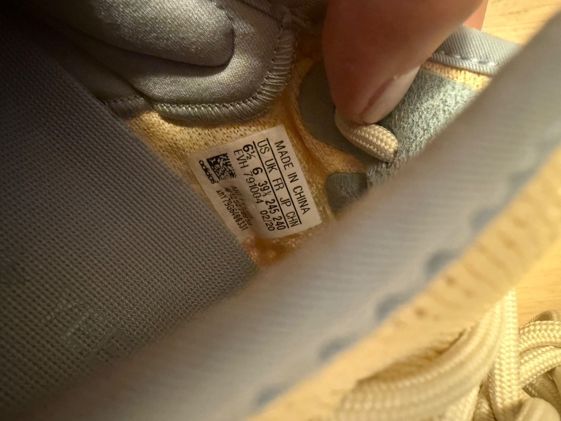 Adidas Scarpe da uomo: Adidas Yeezy Boost 350 V2, Grösse 39 1/3 – Usato da Embrach venduto da Gsab 4