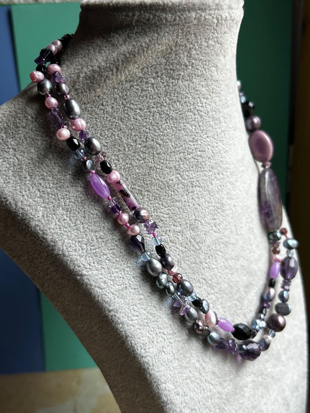 Ketten: Amethyst Perlenkette, 3-reihig, lila – Gebraucht aus Dittingen von Bellevista 1