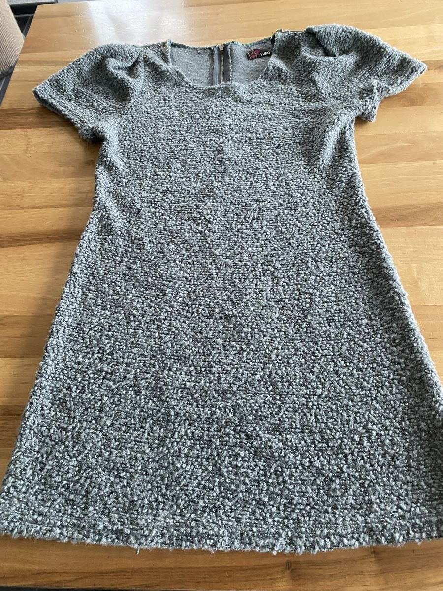 Vestiti: Modisch, leichtes Strickkleid in Bouclé-Optik, grau, Gr. 34/ – Usato da Hittnau venduto da Birdie68