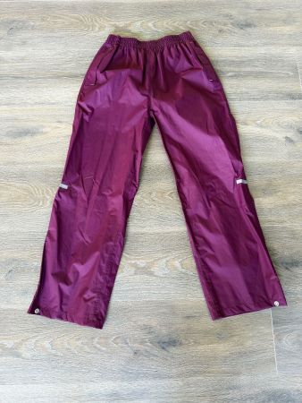 Neue, ungetragene Regenhose Grösse 140 / 9-10 Jahre