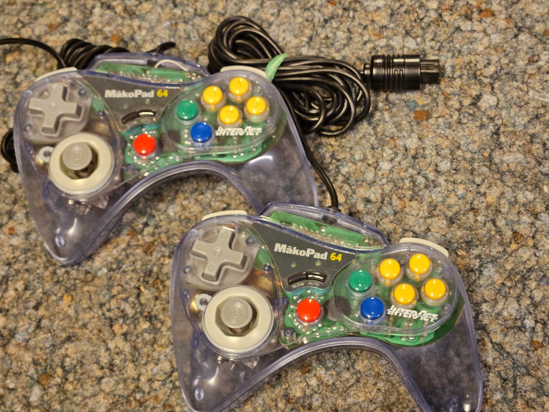 Controller: 2x NINTENDO 64 Controller Mako Pad Interact – Gebraucht aus Hindelbank von GameBoy1981