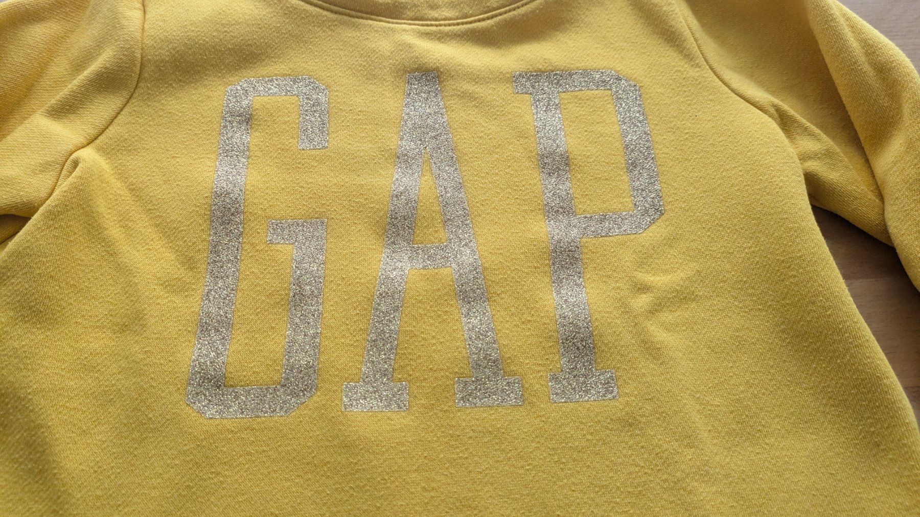 Gap Maglioni & Felpe: Schöner GAP Pullover mit Glitzerbuchstaben - 104 – Usato da Staufen venduto da Fleby84 1