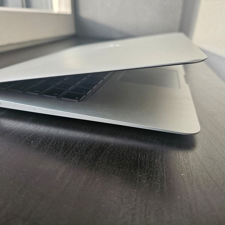 Apple Notebook: Apple MAC Book Air 6.2, i5 Prozessor, 4GB Ram, 64GB Disk – Usato da Brüttisellen venduto da itprofisgroup 2