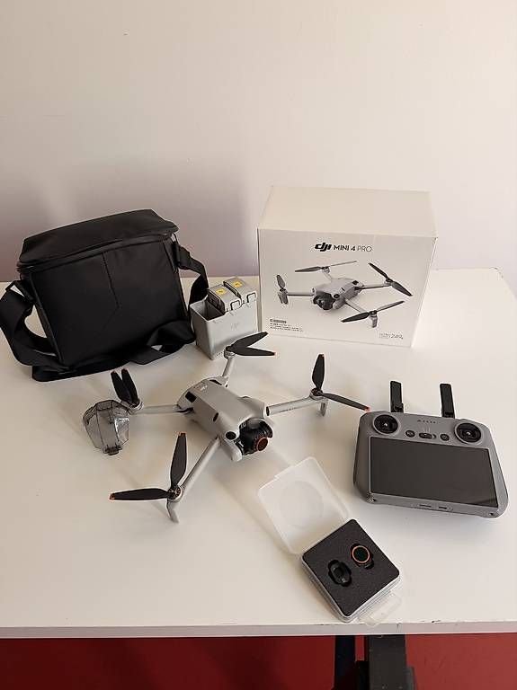 Modellismo RC: DJI mini 4 pro combo  – Usato da Neyruz FR venduto da sbr_6ltj