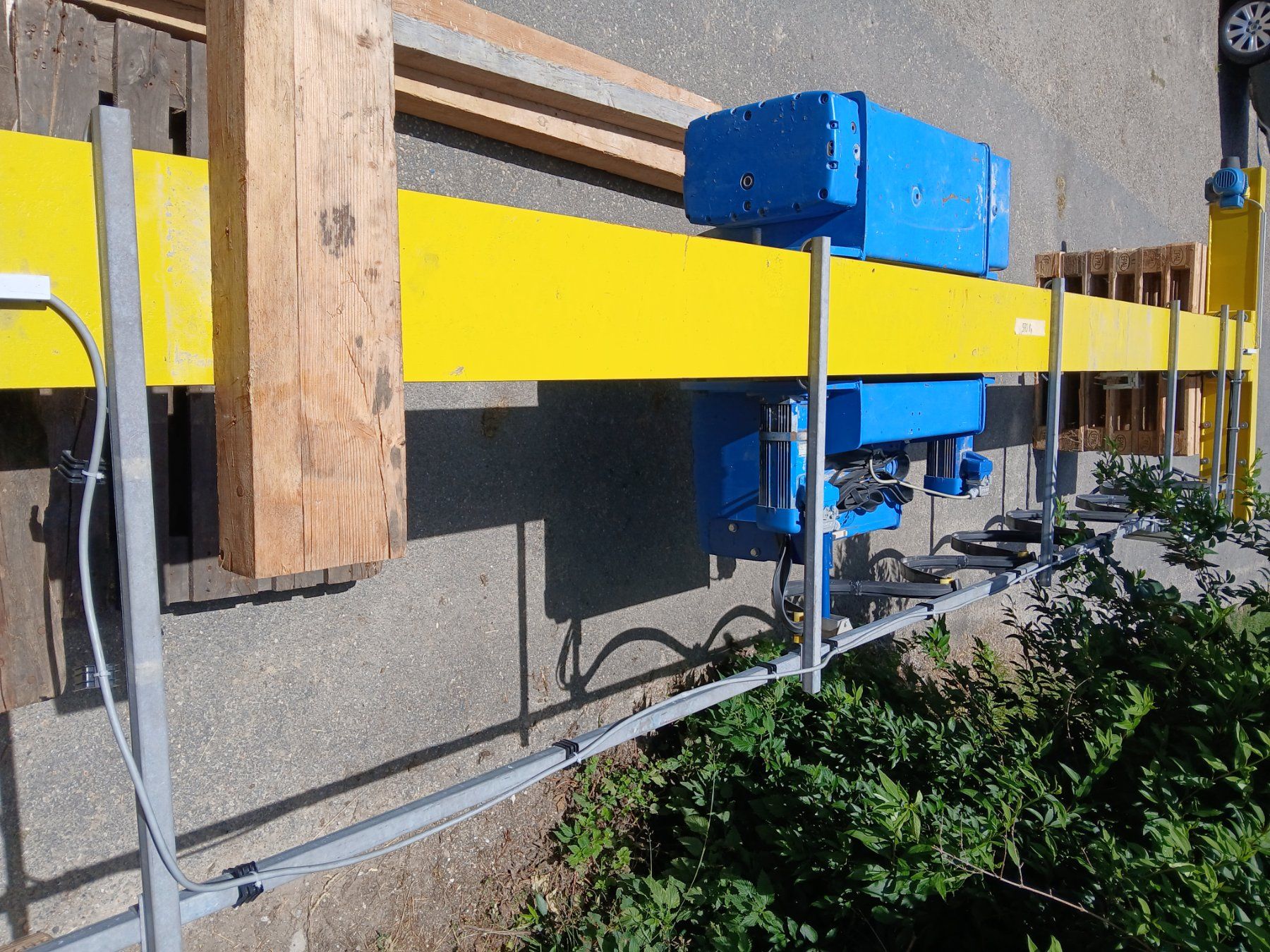 Grues: Hallenkran Abus 4T mit Funkfernbedienung – D'occasion à Gutenburg par Mkt53 1