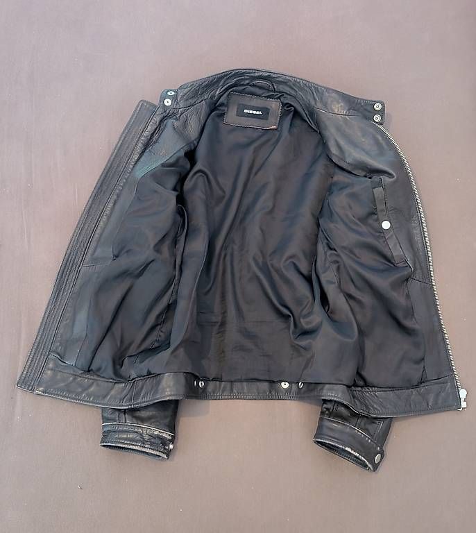 Diesel Giacche: Blouson cuir Diesel M – Usato da Granges-près-Marnand venduto da tristan.gilliand 1