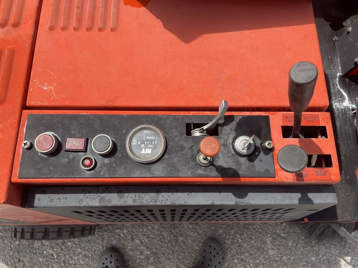 Toutes les machines: Putzmaschine Kehrmaschine – D'occasion à Altbüron par R6210 7