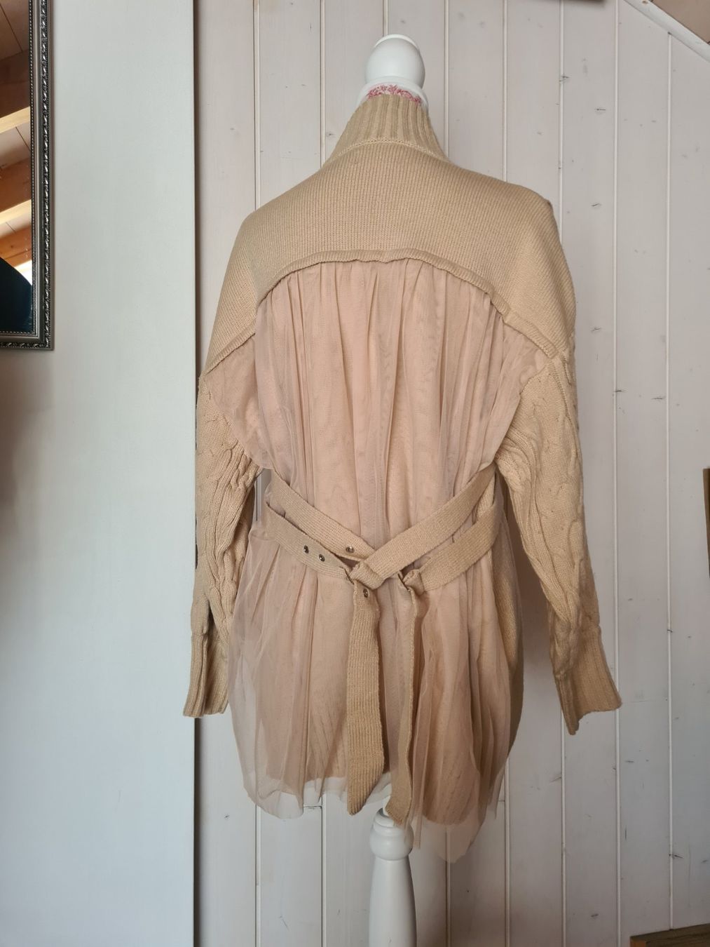 Vestiti: Pulloverkleid aus Japan mit Harness Detail in beige – Usato da Bern venduto da nad_vgh9 1