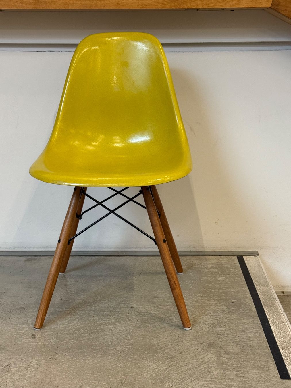 Herman Miller Stühle: Herman Miller Vitra Eames Sidechair Lemon – Gebraucht aus Thalwil von Catha10 3