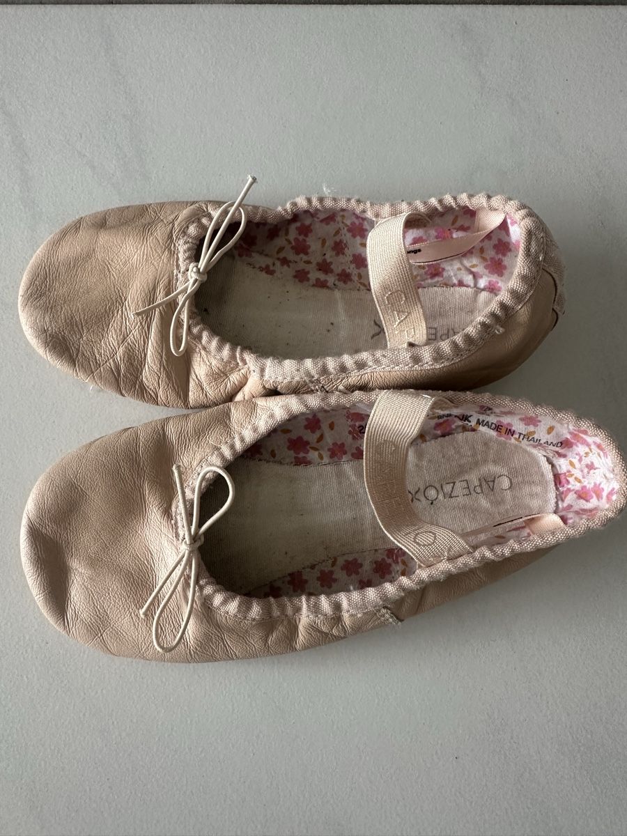 Scarpe per ragazze: Ballettschuhe Gr.30-31 – Usato da Horgen venduto da emi_rk59