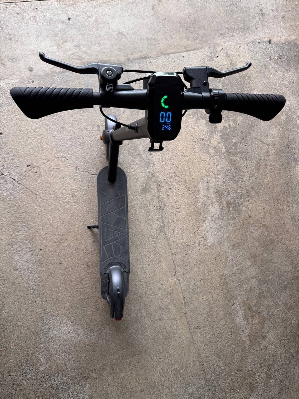 Scooter: E-Scooter VMAX VT36400A schwarz gebrauchter Zustand – Usato da Gossau SG venduto da Gogstedi 1