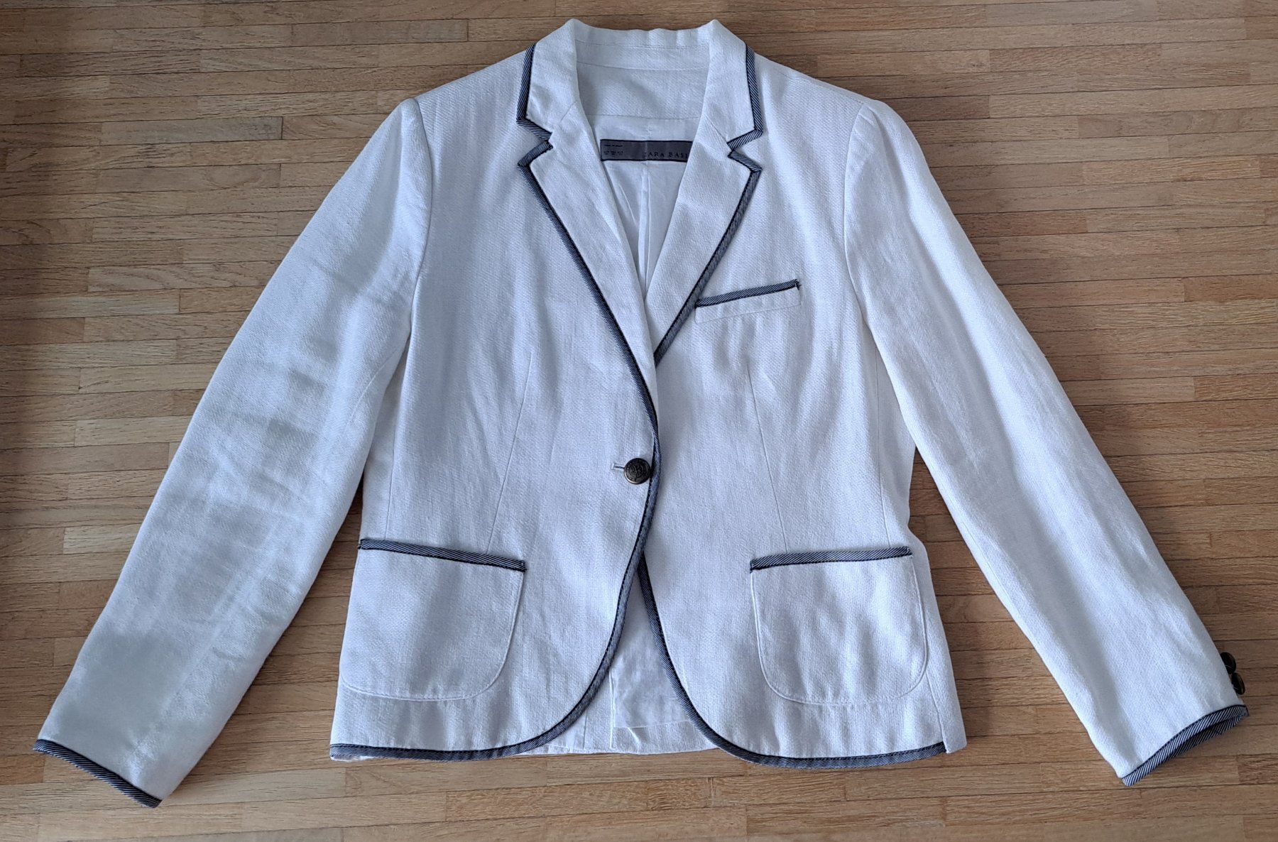 Giacche: Chic blazer blanc – Nuovo (secondo la descrizione) da Le Mont-sur-Lausanne venduto da olatiu