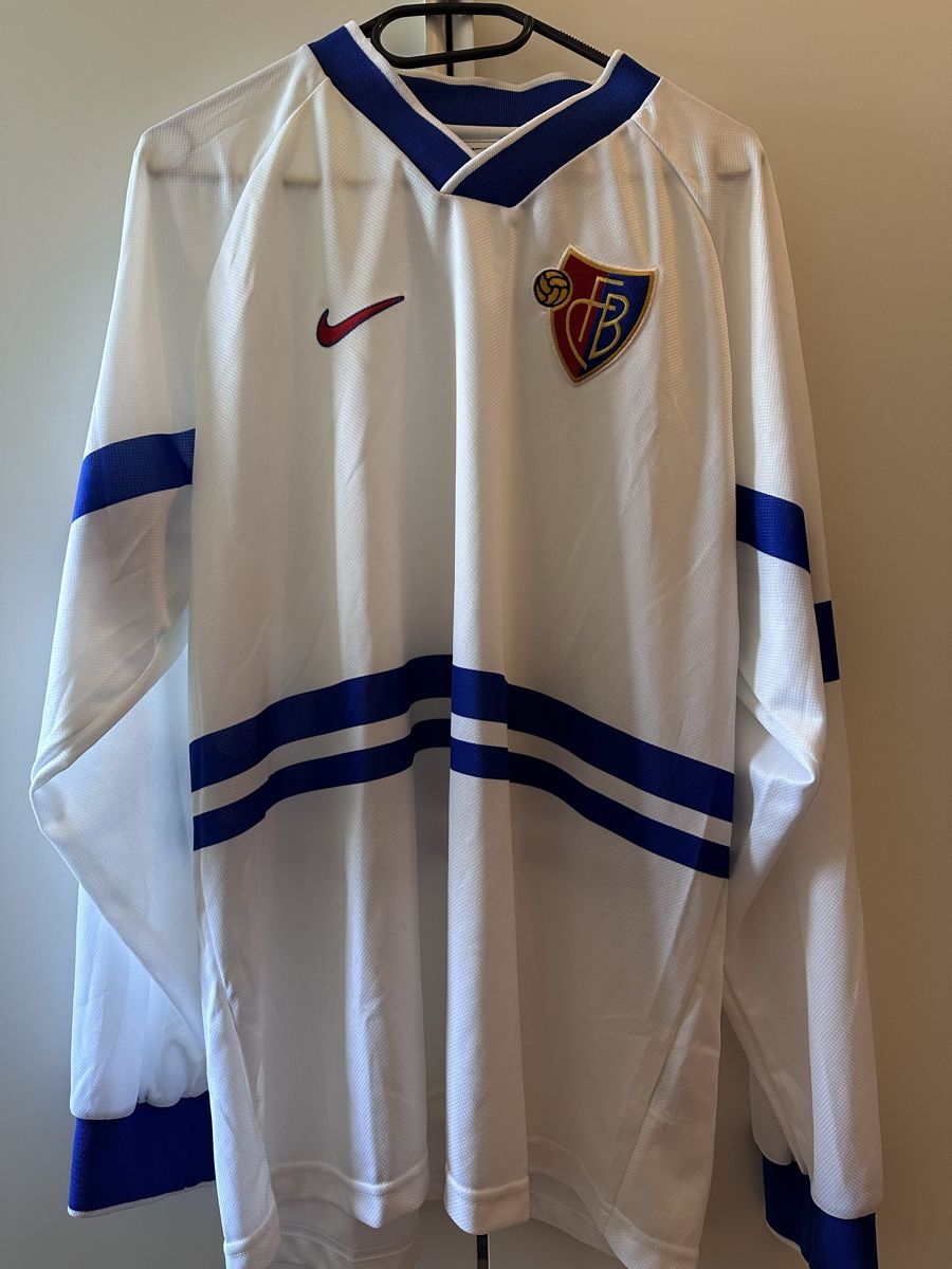 Nike Canottiere & Pantaloni: FC Basel Trikot – Usato da Grellingen venduto da Faebu7