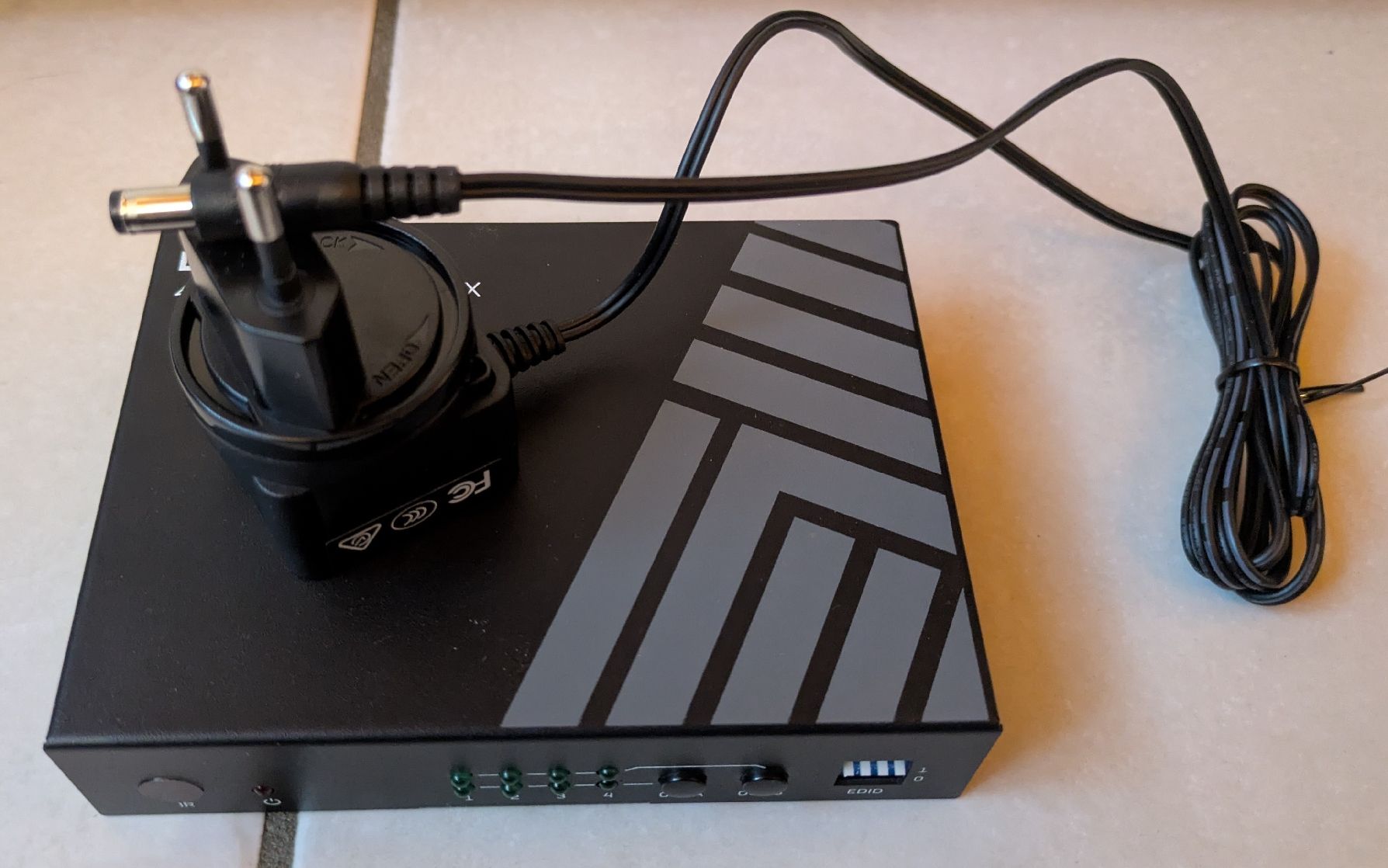 Adapter: 4 x 2 HDMI Switch – Gebraucht aus Wileroltigen von Fam.Mani 2