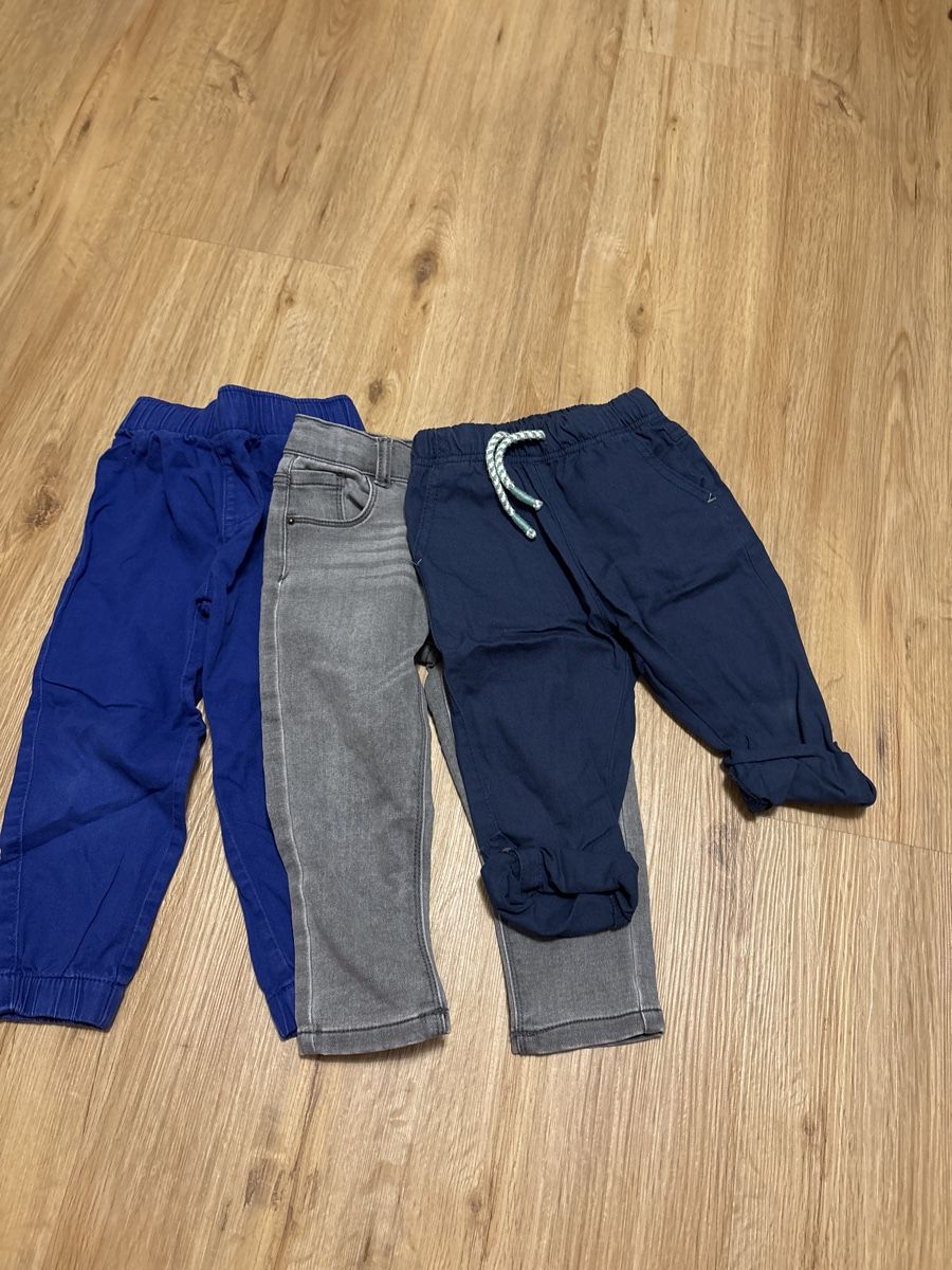 Lotti & Set di vestiti: 3 Hosen Junge 92/98 – Usato da Chur venduto da copino 1