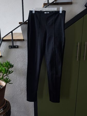 Schicke Lacoste Hose, Grösse 36, Schwarz, Top Zustand!