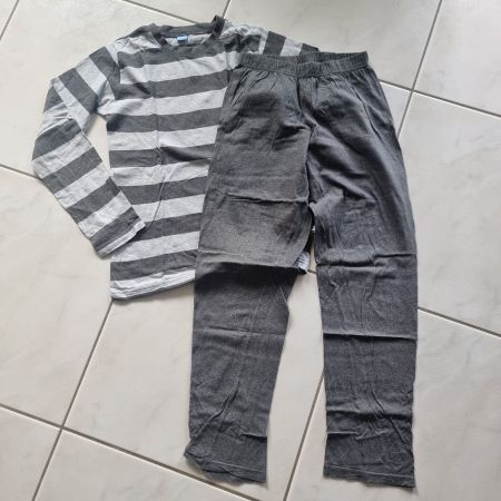 Winter Pyjama, Grösse 146/152, Grau/Weiss gestreift