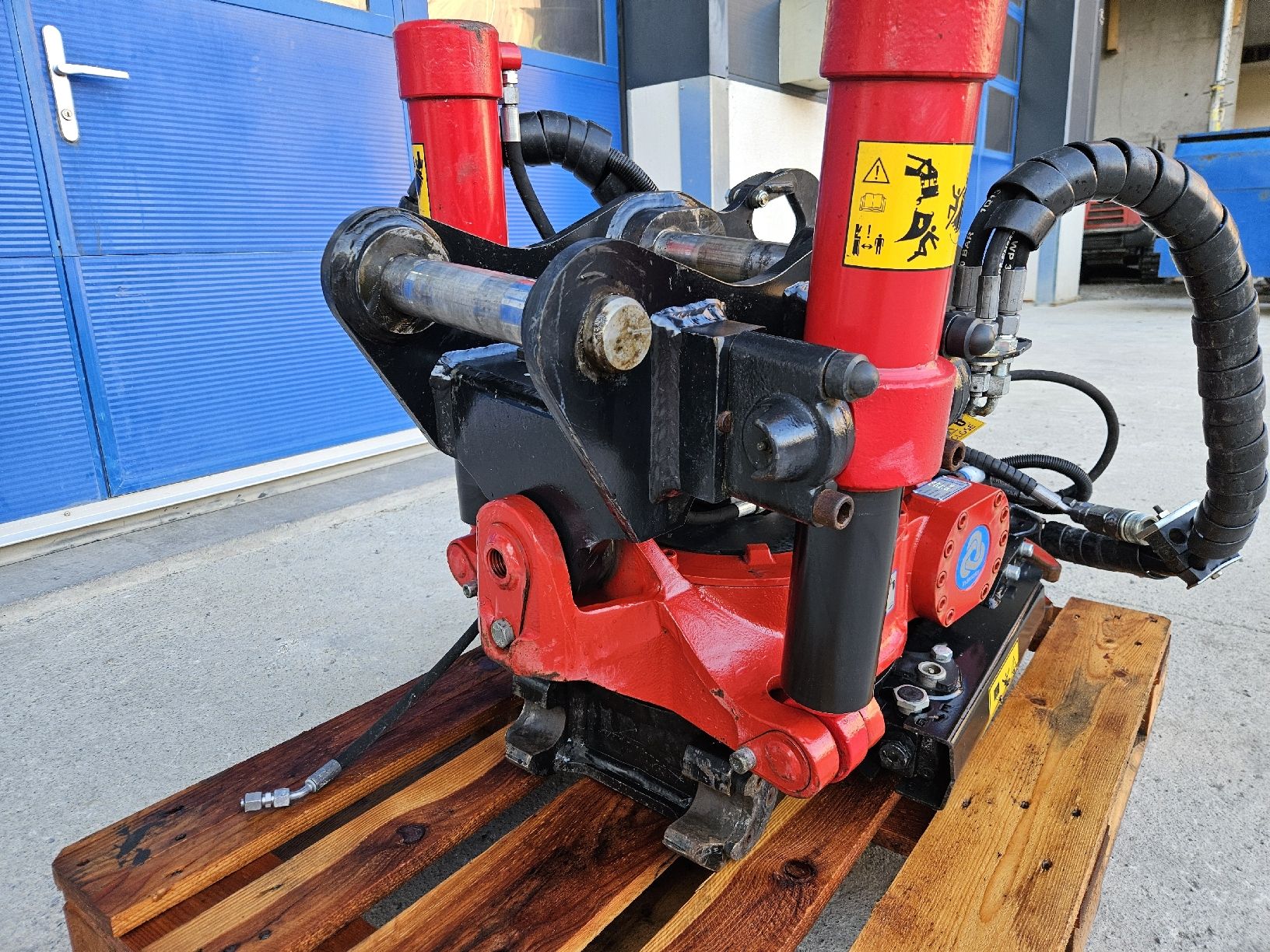 Escavatori: Rototilt Rt40 mit Greifer – Usato da Steinen venduto da Tmec 1