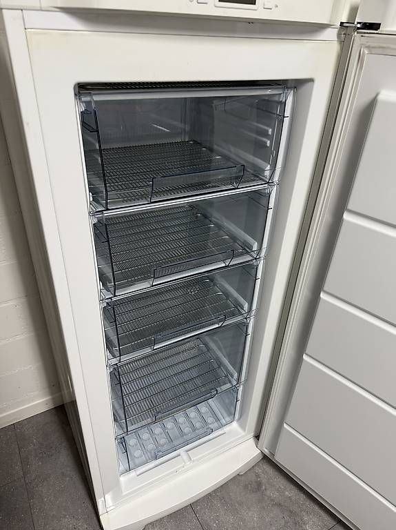 Gefrierschrank: Gefrierschrank Electrolux – Gebraucht aus Leuggern von e.sh13 1