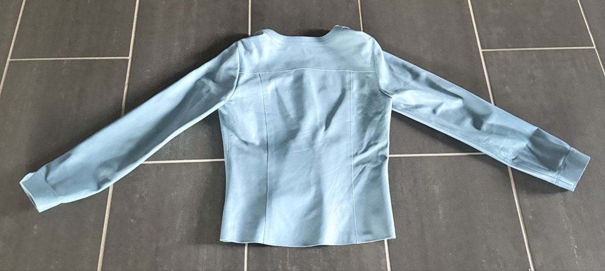 Giacche: y plus Bluse Kunstleder hellblau Gr. S top Zustand – Usato da Stadel venduto da bewinshop 1
